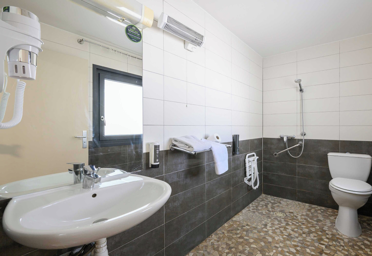 Bathroom 4, B&B HOTEL BOLLENE, Vaucluse