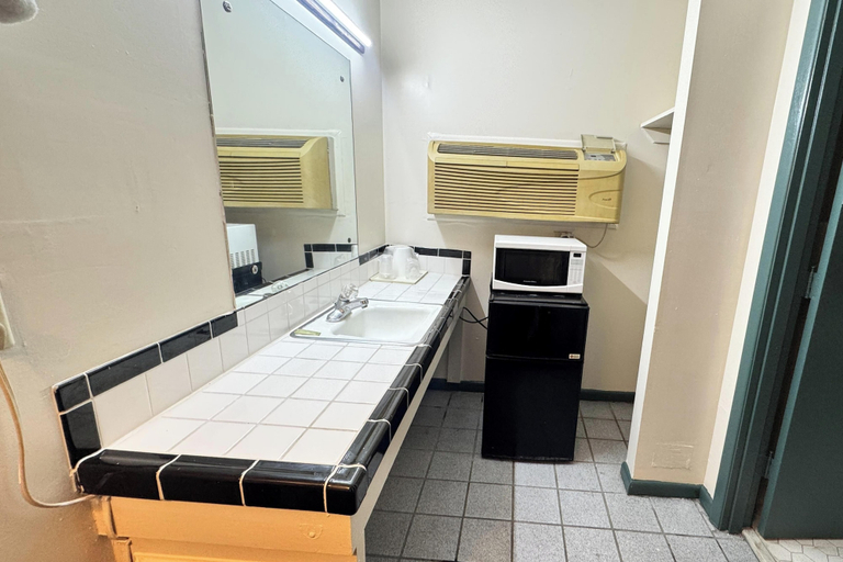 Bathroom 4, Imperial Motel Near Marion HWY 76, Marion