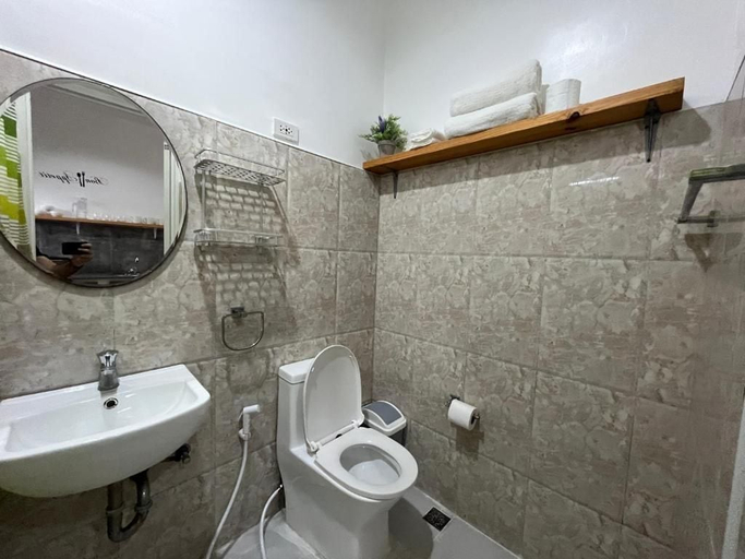 Bathroom 3, Alaia Studios, Panglao