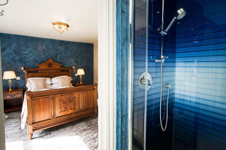Bathroom 4, East Walls Hotel, West Sussex
