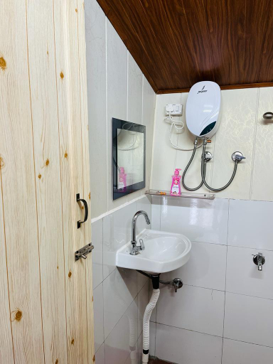 Bathroom 3, BiswaRup HomeSaty, Darjiling