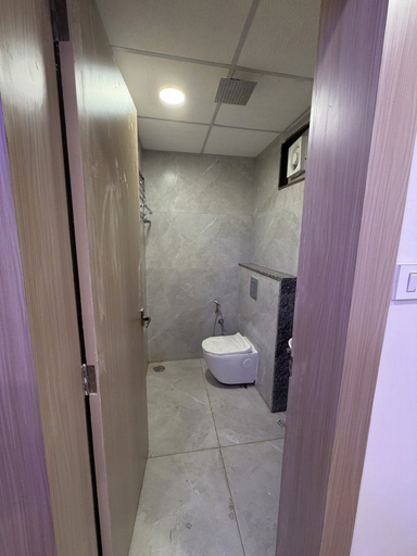 Bathroom 3, HK Comfort Inn, Bangalore