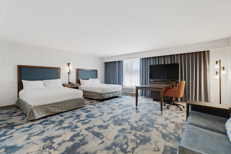 Bedroom 2, Hampton Inn by Hilton Detroit Dearborn, Wayne