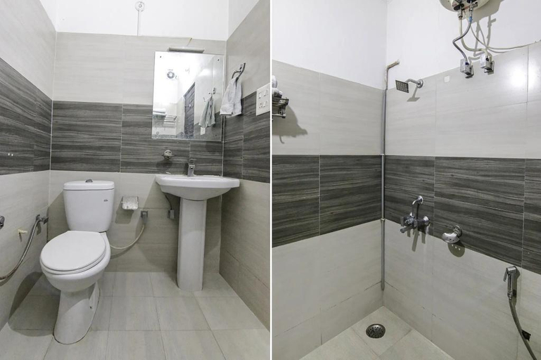 Bathroom 4, FabHotel City Palace, Dehradun