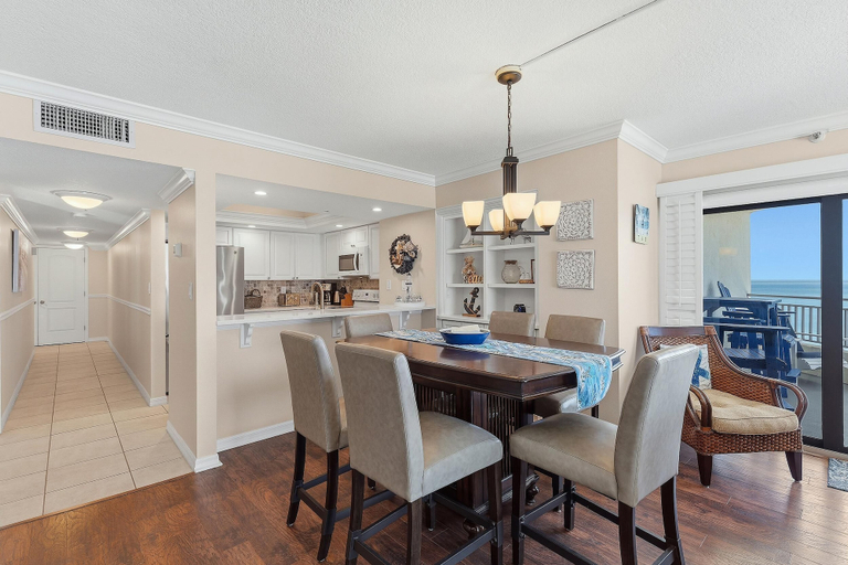 Dining 5, Seascape Towers 1025, Volusia