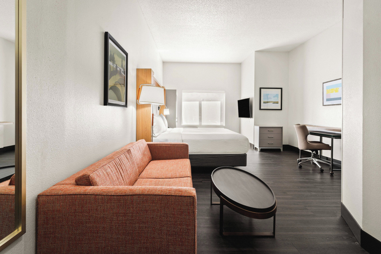 Bedroom 5, Holiday Inn & Suites BOTHELL by IHG, Snohomish