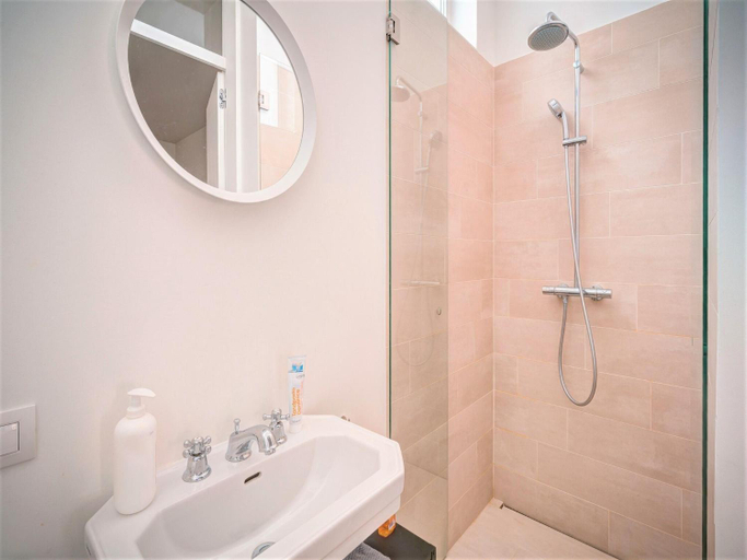 Bathroom 4, Antwerp Apartments, Antwerpen
