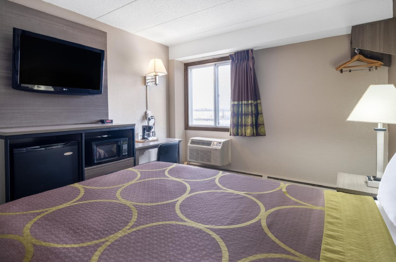 Room amenity, Coratel Inn and Suites by Jasper Owatonna, Steele