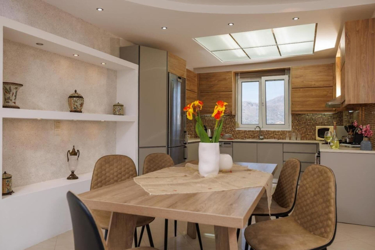 Dining 4, Villa Serenity Retreat in Kavrochori for 12 Guests, Crete