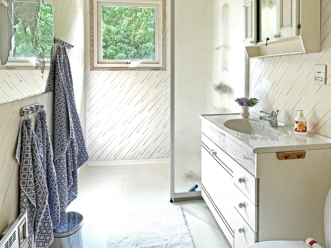 Bathroom 3, person holiday home in UDDEVALLA-By Traum, Uddevalla