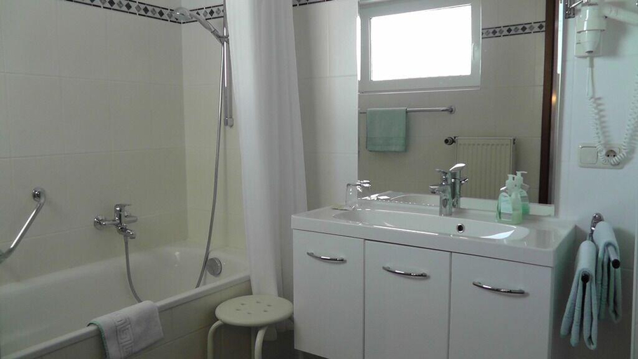 Bathroom 4, Hotel Kurhaus Uhlenberg, Euskirchen