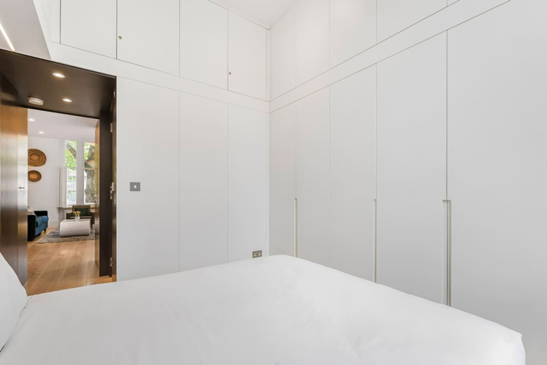 Room 5, Bayswater Home High Ceilings Transport Links, London