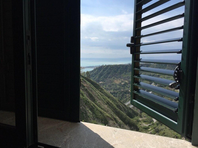 Exterior & Views 2, B&B Casa Margherita, Messina