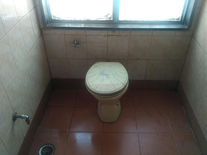 Bathroom, Sun Moon Guest House, Nashik