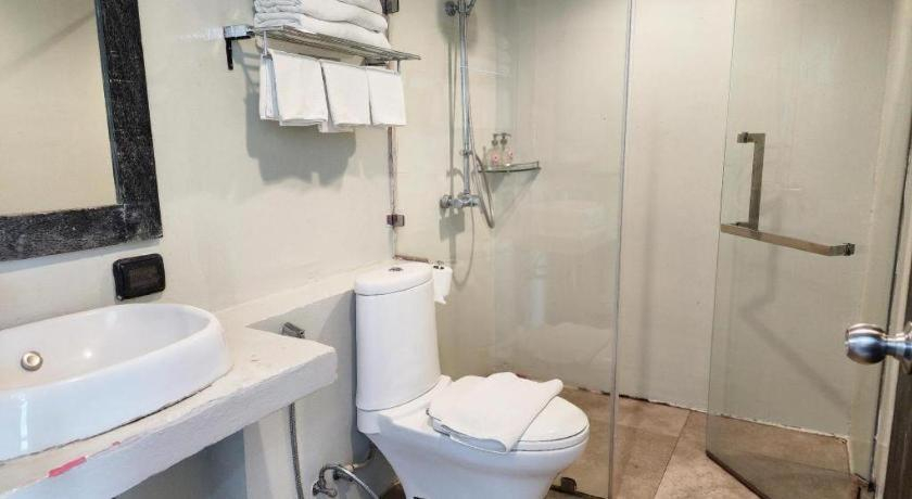 Bathroom 5, Eco Moment Beach Resort, Ban Laem
