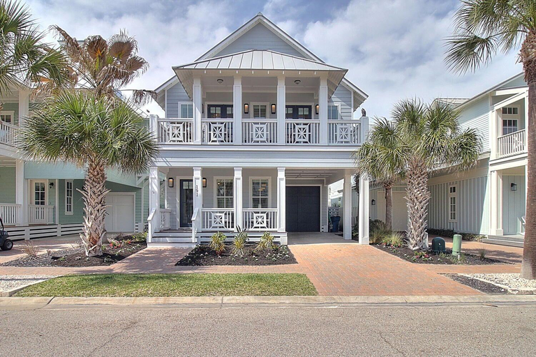 Exterior & Views