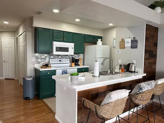 Private kitchen, Lyrios Vacation Rentals - The Villas, Osceola
