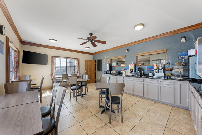 Food & Drinks 5, Best Western Regency Inn & Suites, Gonzales