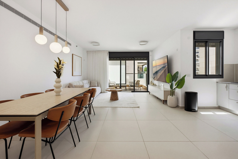 Interior 4, Cozy & Spacious 3BR with Balcony & Mamad