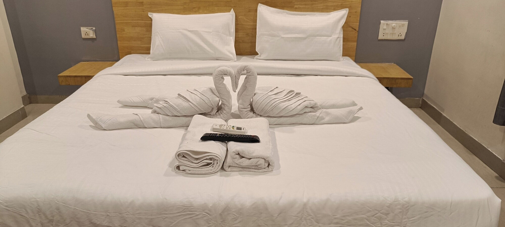 Room 3, Hotel Sriveda By DebAsh Hospitality, Hyderabad