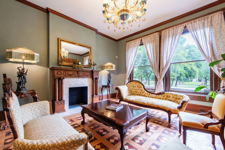 Living area 5, Victorian Harvest, Jefferson