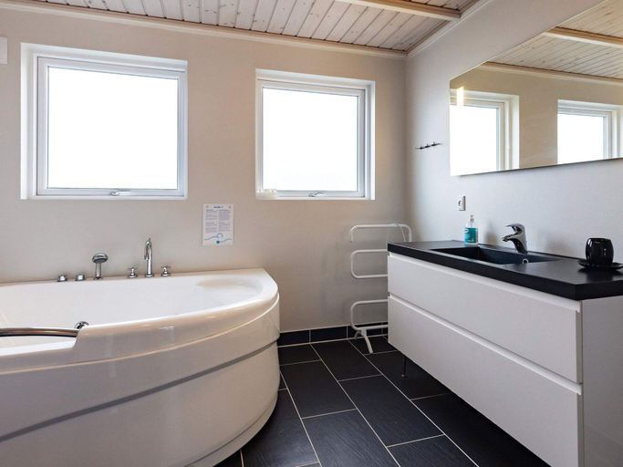 Bathroom 3, 4 Star Holiday Home in Hirtshals, Hjørring