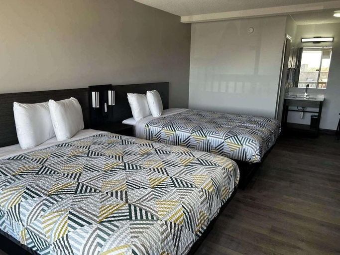 Bedroom 2, Motel 6 Summerville, SC – Charleston, Berkeley