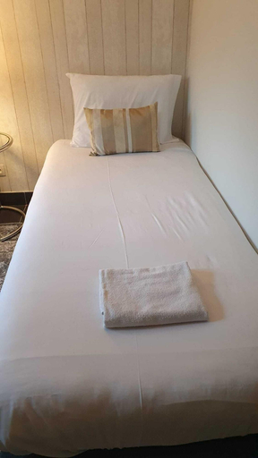 Bedroom 3, Residence Marie Tha Rese, Bruxelles