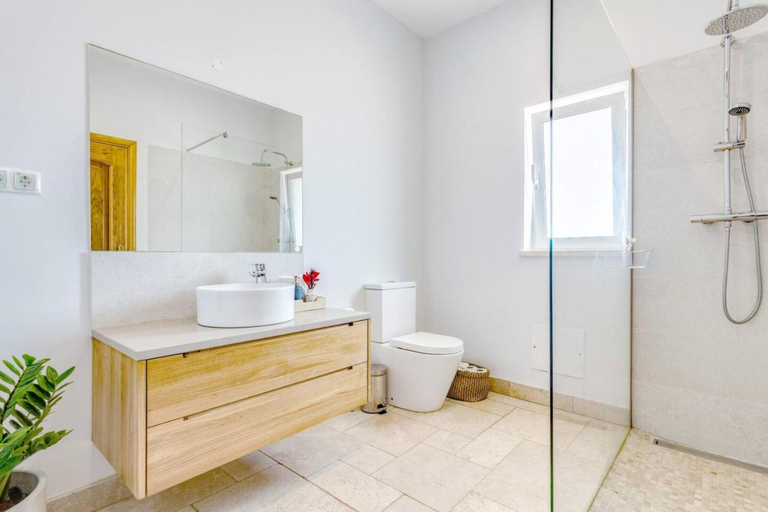Bathroom 4, Eden Lodge, a unique space for groups, Lagos
