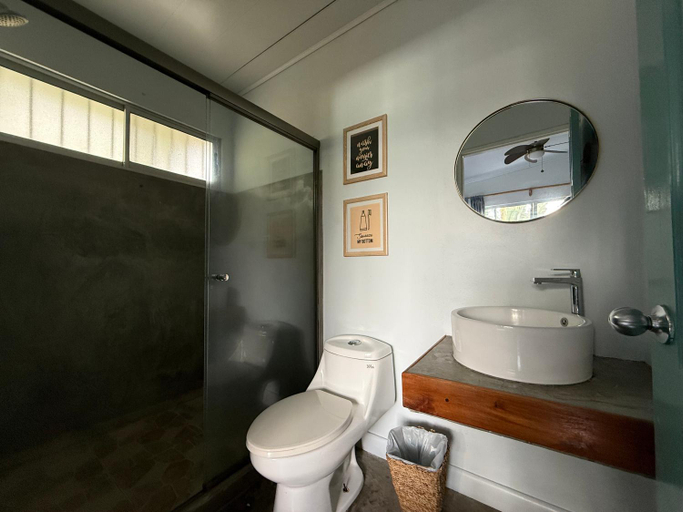 Bathroom 3, Socialtel La Fortuna, San Carlos