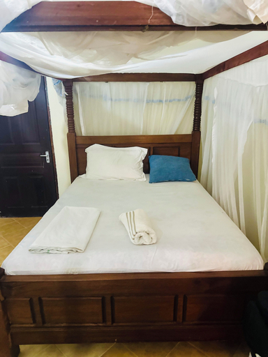 Room 5, Kola Holiday Homes, Kisauni