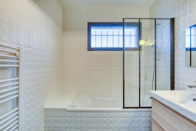 Bathroom 3, Sublime Maison Moderne avec piscine, Hérault