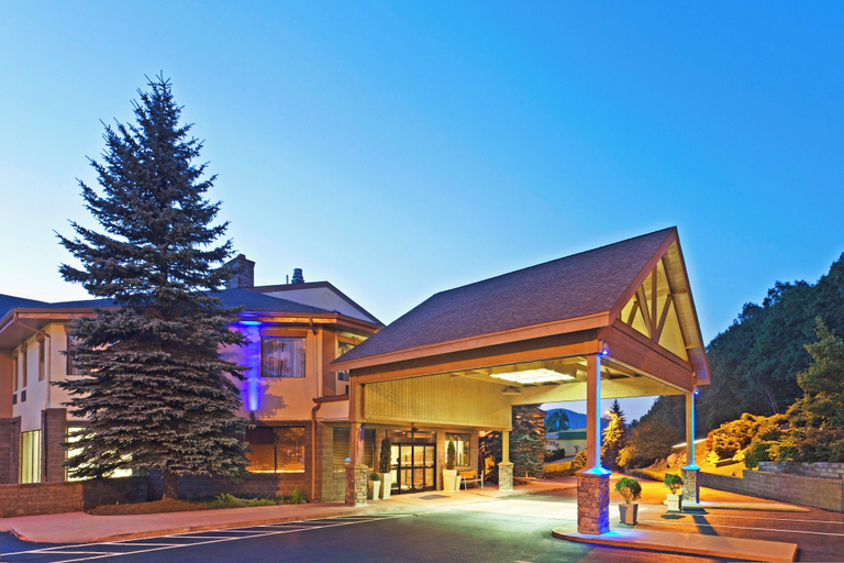 Exterior & Views