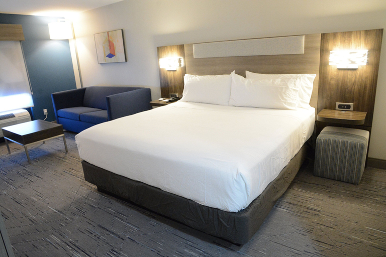 Bedroom 5, Holiday Inn Express ATHENS by IHG, McMinn