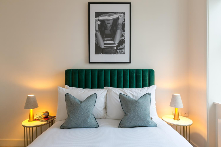 Bedroom 2, Urban Chic - Baker Street, London