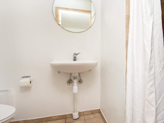 Bathroom 3, 6 Person Holiday Home on a Holiday Park in Blavand, Varde