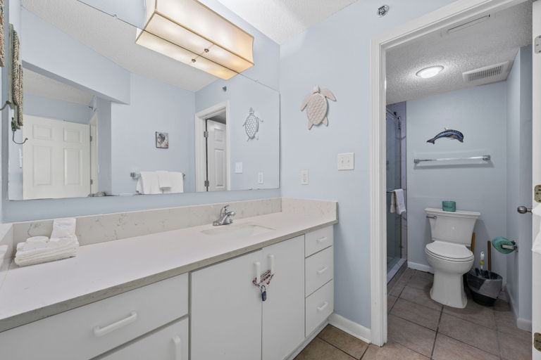 Bathroom, Four Winds 301, Baldwin