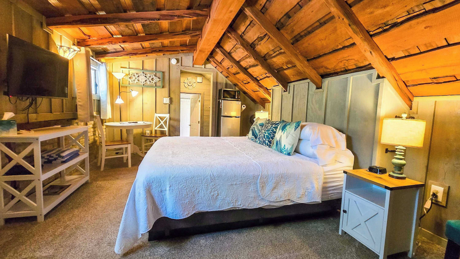 Room 5, Kuhl Gruene Cottages Studio, Comal