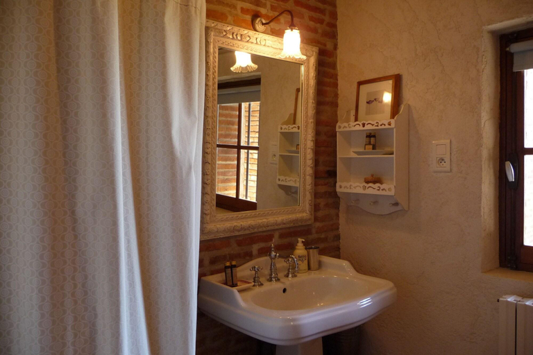 Bathroom 4, Manoir Saint Clair, Haute-Garonne