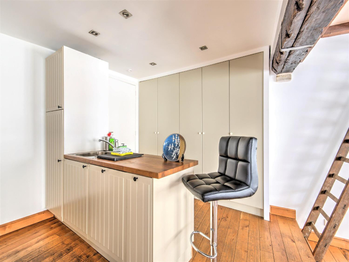 Kitchen 5, Temple Triplex Spacious Apartment, Antwerpen