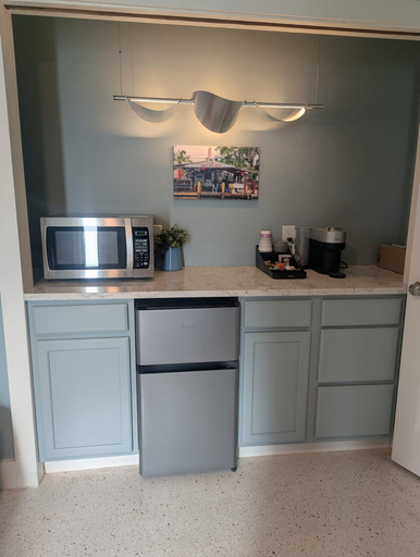Private kitchenette, Cozy Coastal Suite, Manatee