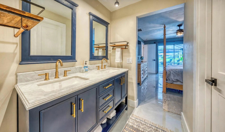 Bathroom 5, Waterfront Luxury Micro Resort Heated Salt Pool 4 Bedroom Home, Lee