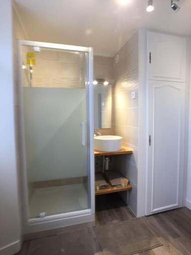 Bathroom 3, Domaine Des Trois Cha Teaux, Seine-et-Marne