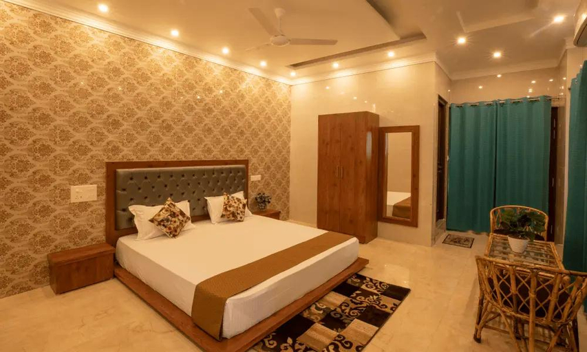 Bedroom 5, Hotel Gangotri Plaza, Garhwal