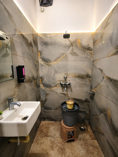 Bathroom 4, Shree Venkatesh Niliyam 300 M Ram Temple, Faizabad