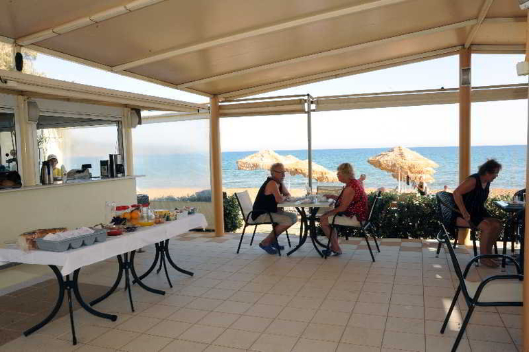 Bar 4, Esperides, Crete