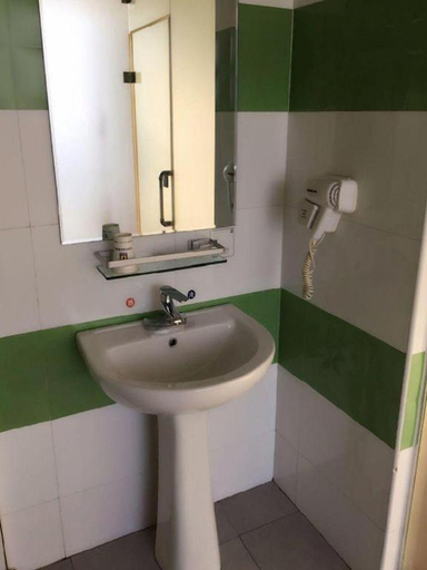 Bathroom 3, 7 Days Inn Dalian Ganjingzi District Government, Dalian