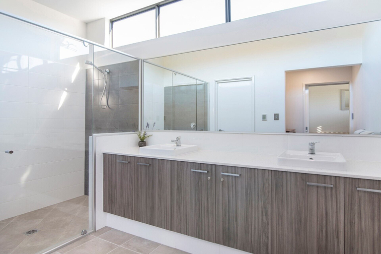 Others 4, The Milly, Busselton