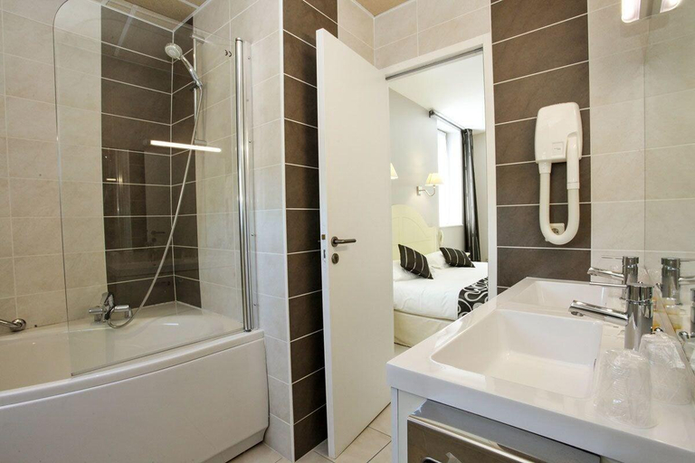 Bathroom, Ha Tel Plaisance, Dordogne