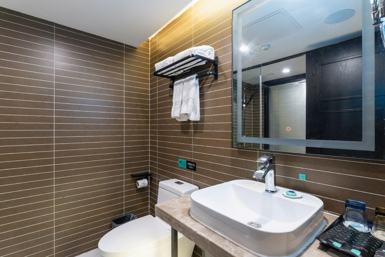 Bathroom 3, Xana Hotelle·Nanchang Bayi Square Metro Station, Nanchang